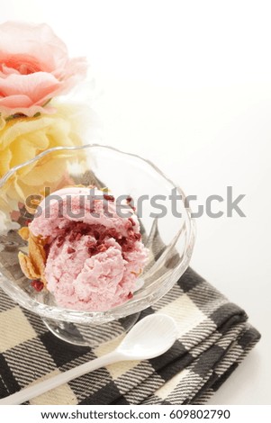 Dried Strawberry flake and ice cream 