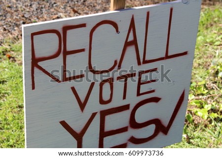 Cannon Beach, Oregon -Recall vote yes sign