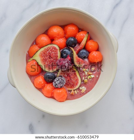  Blends of frozen blackberries,red currants,raspberries and blueberries / Papaya Berry Smoothie Bowl / Served cold with fresh and frozen berries and solo papaya balls,figs and blueberries