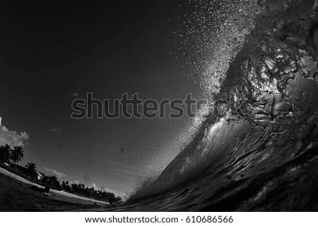 Tahitian wave that breaks