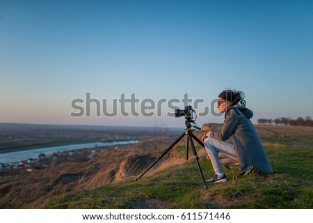 Girl takes pictures of the landscape