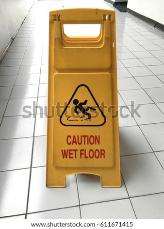 Wet floor lable