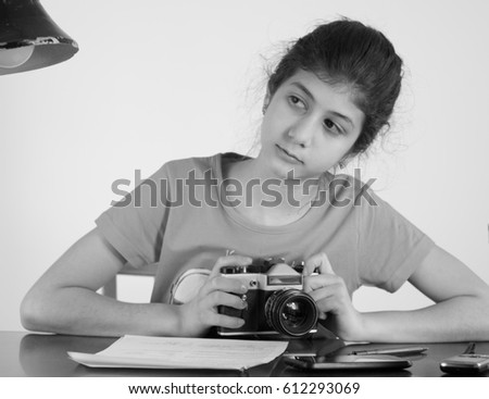 Young photographer-comes up with a plot