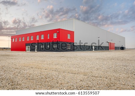 Outdoor picture of  large industrial and commercial cold-rolled steel buildings