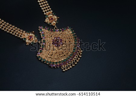      Indian Traditional Gold Necklace 