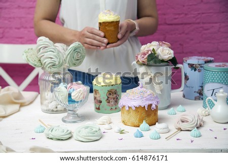 Female hands with Easter cakes
