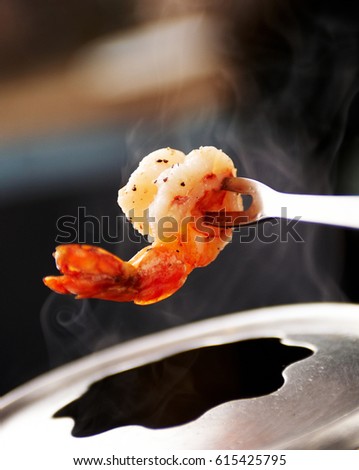 shrimp cook in fondue pot