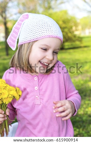 The little girl with dandelions