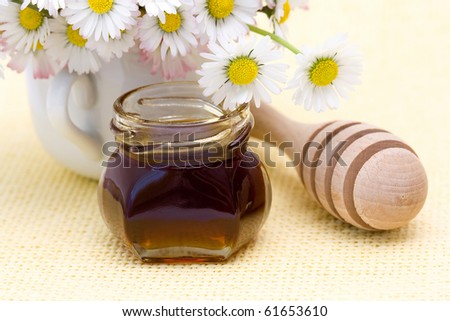 honey, daisies and wooden drizzler