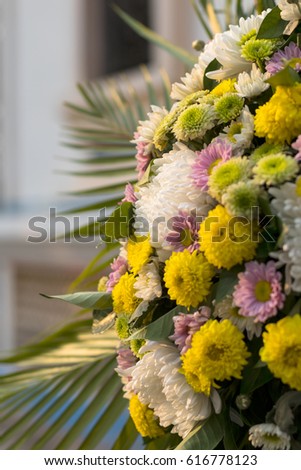 Close-up of bouquets of flowers such as marigold, gerbera, Chrysanthemum Beautiful yellow, white and purple