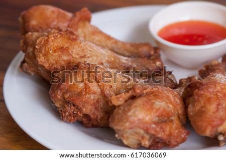 Fried chicken on the white dish and sauce