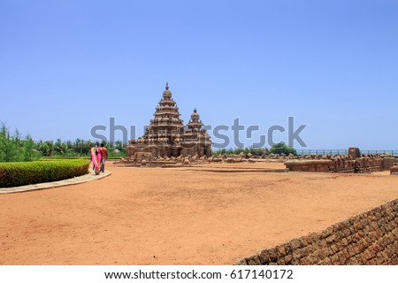 People walking to shore temple at Mahabalipuram, Tamil Nadu, India