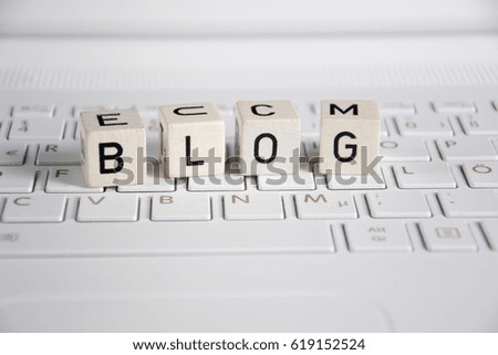 the word blog on a keyboard
