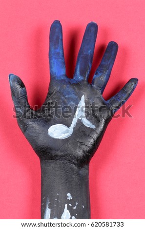 The palm of blue color on it is drawn a musical note