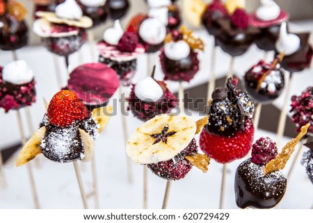 Cake pops with fruits