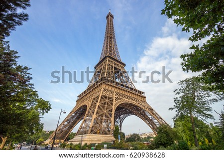 The Eiffel tower in Paris Royalty-Free Stock Photo #620938628