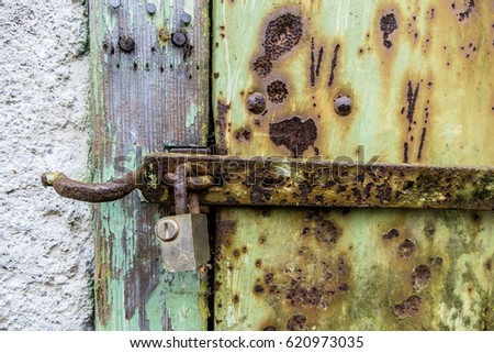 rusted lock a door