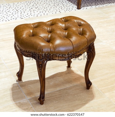 Classic padded stool 