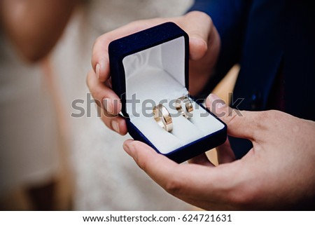 wedding rings

