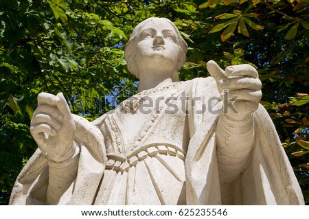 Spanish queen statue
