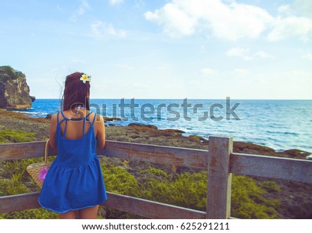 Girl look at Ocean Left Side