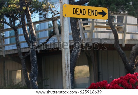 Dead End Yellow Street Sign with an Arrow