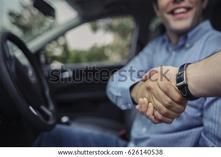 Car seller and Client Handshake Royalty-Free Stock Photo #626140538