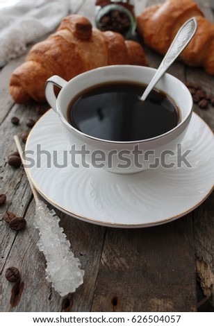 Coffee to go with croissants 