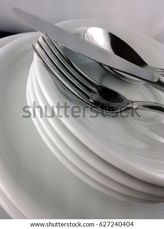 Stacking plate with cutlery