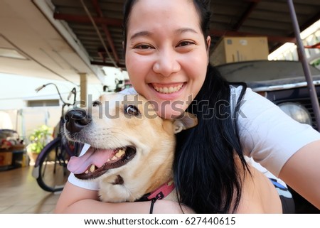 woman selfie with dog