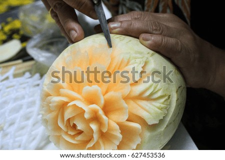 carving cantaloupe flower