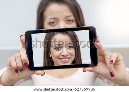 african american pretty woman take a selfie with smart phone