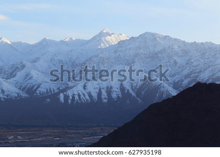 Himalaya mountain, take a picture for leh palace 