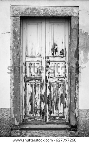 Black and white of an old country door in abandoned state
