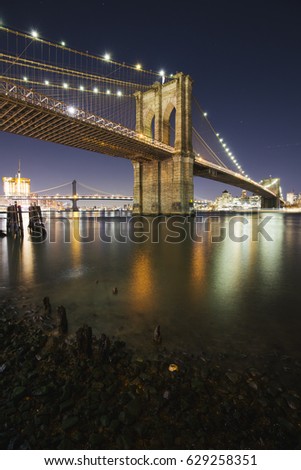 Brooklyn bridge at night, in New York.