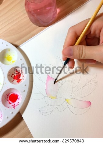 girl drawing the watercolor lotus