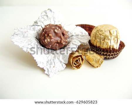 Chocolates and roses made with chocolate wrapper  Royalty-Free Stock Photo #629605823