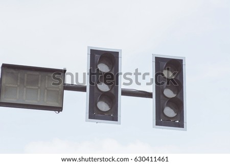 not working traffic light in road
