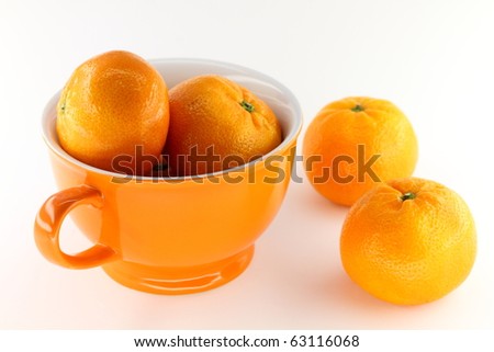 Orange tangerine fruit arranged in a cup