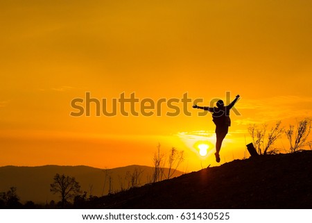 Woman backpacking to watch the sunset.Silhouette.