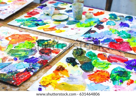 Oil paints on the artist's palette for painting and drawing