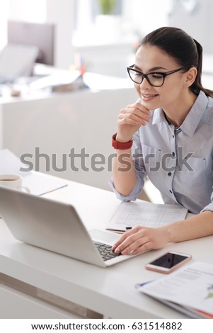 Vertical photo of concentrated female being in the office