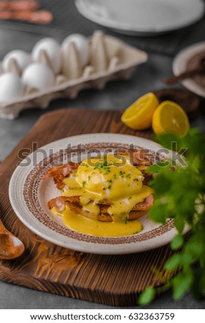 Eggs benedict with bacon, hollandaise sauce, delish food