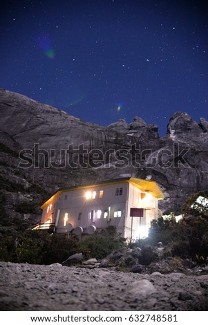 Night sky with stars at laban rata resthouse