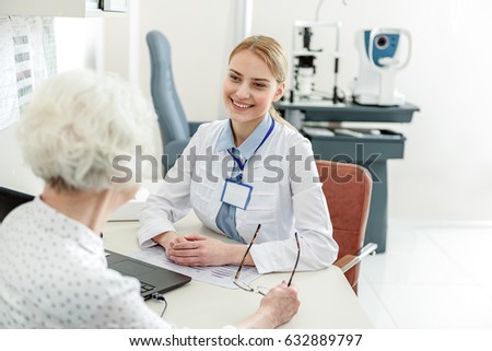 Affable glance of female doctor Royalty-Free Stock Photo #632889797