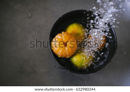 Fruits series : Washing oranges