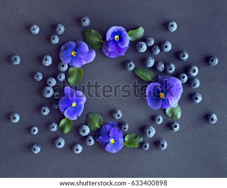 Midsummer decoration with blueberry and pansies.