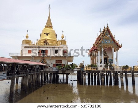The one of the famous temple in the chachoengsao. It located in the sea.