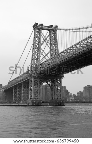 Black and white view of Manhattan bridge, New York