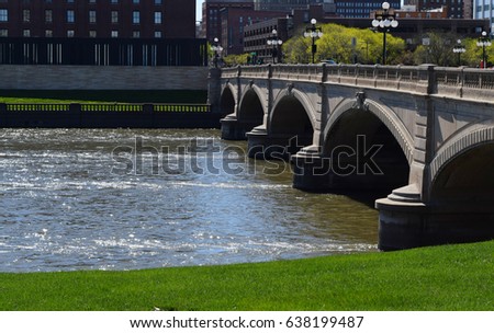 Des Moines river and bridge in downtown area